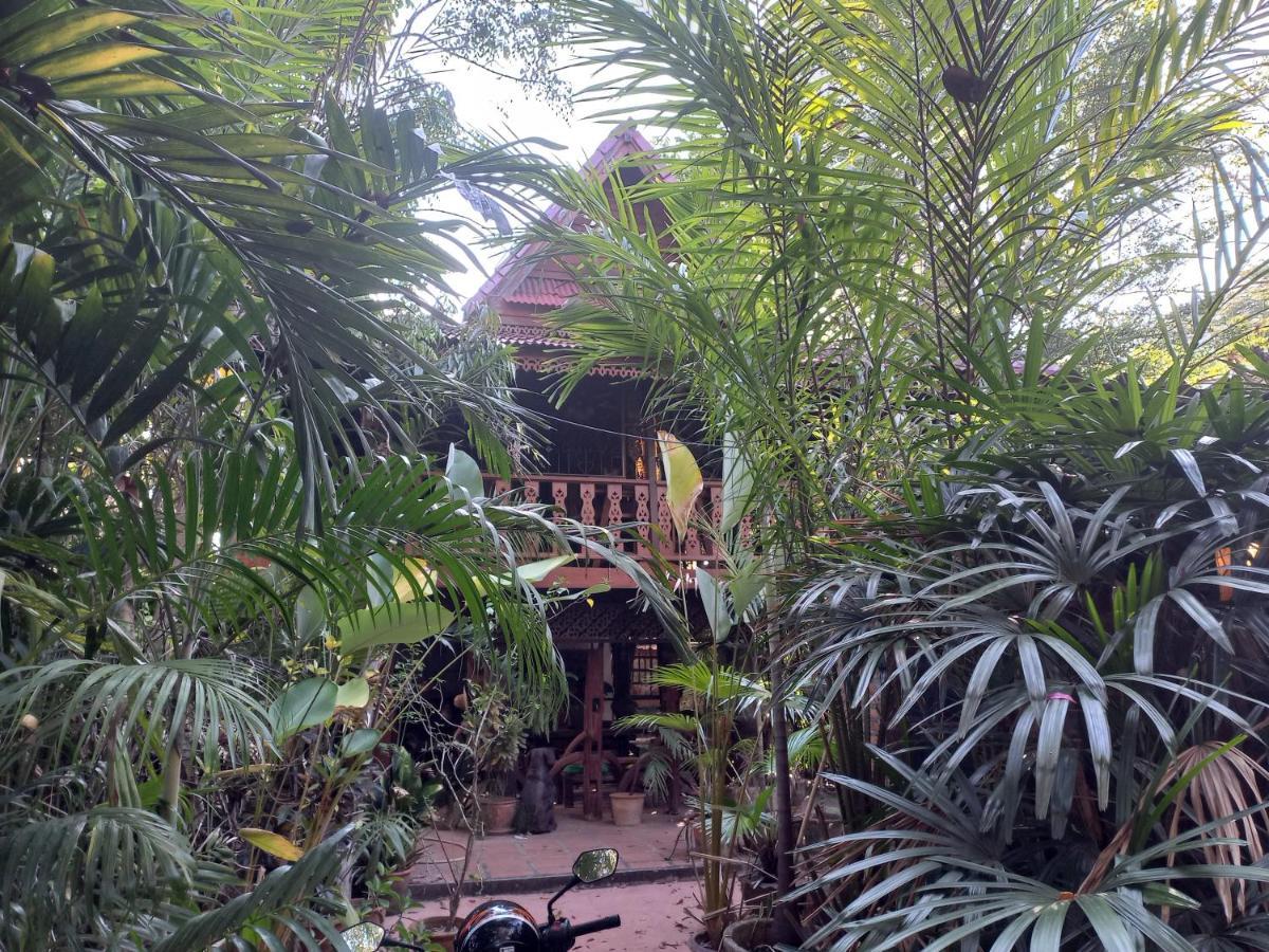 Hotel Teak House Chiang Mai Exterior foto