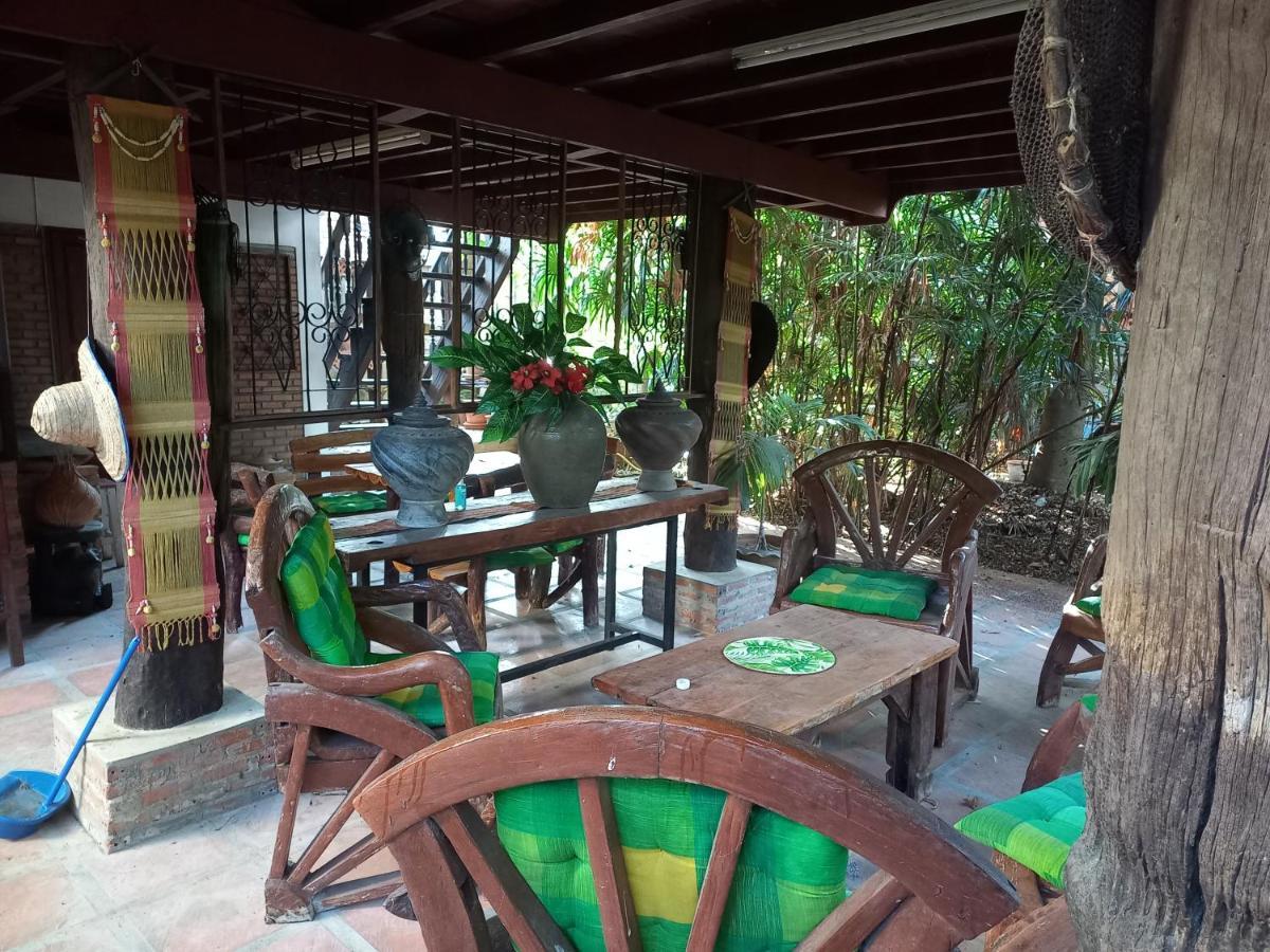 Hotel Teak House Chiang Mai Exterior foto