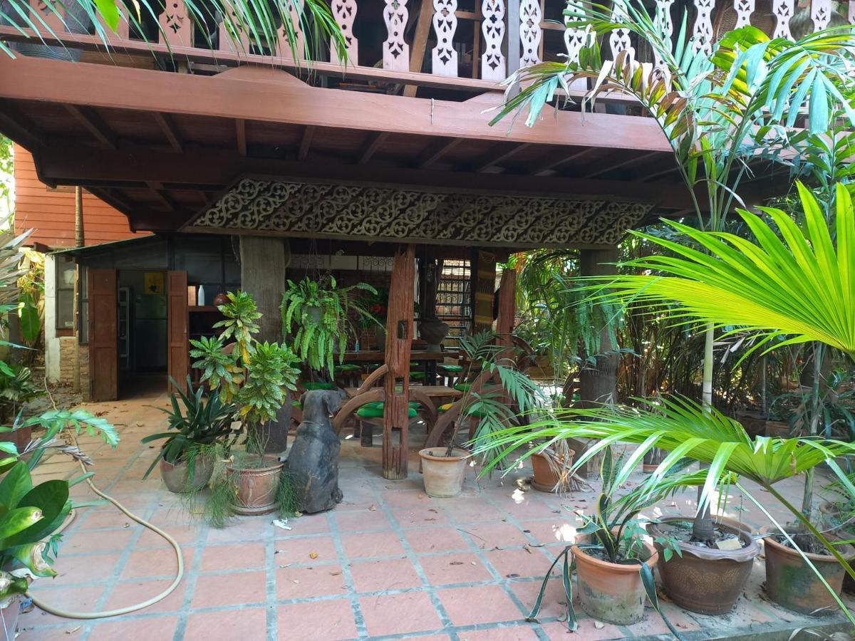 Hotel Teak House Chiang Mai Exterior foto